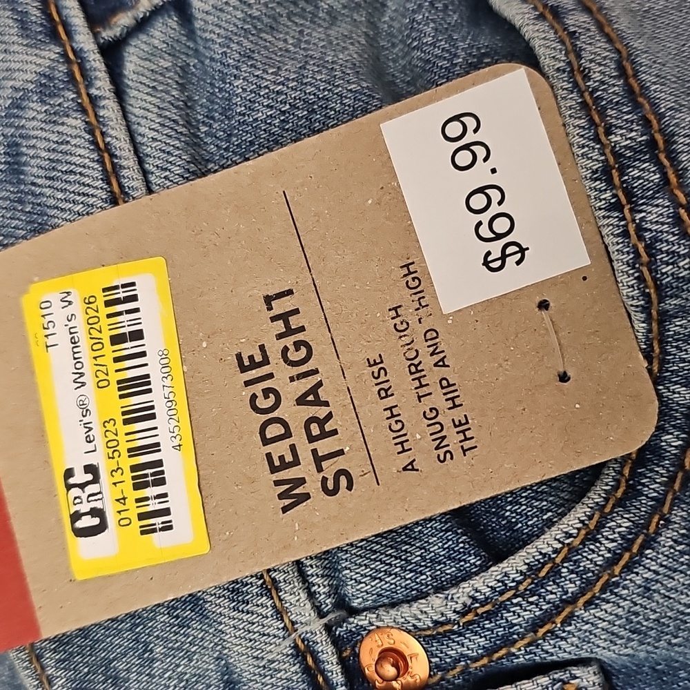 Levi's Women's Wedgie High-Rise Snug Through The Hip And Thigh Straight Leg Jean - Picture 8 of 8